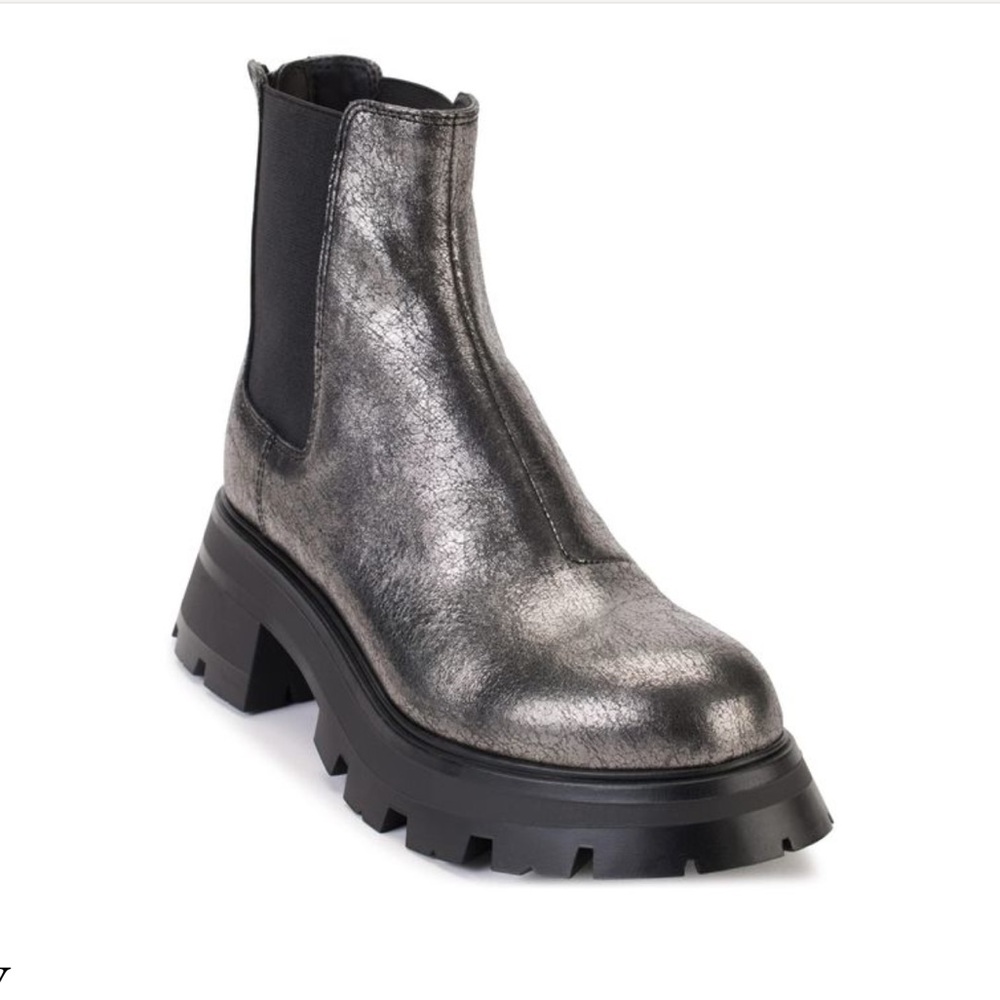 DKNY Sasha boots
